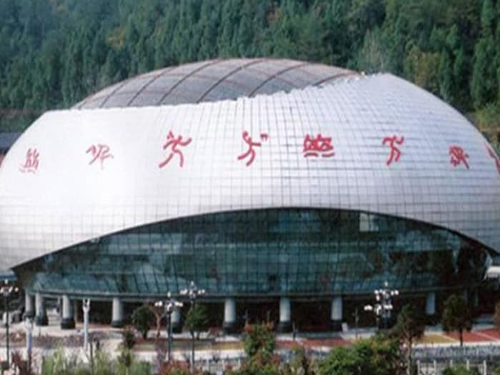 东阳体育中心球形网架加工安装